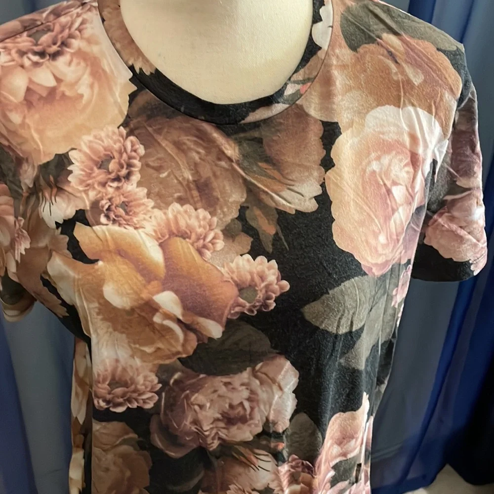 Womens Floral Tee Shirt - Picture 2 of 4